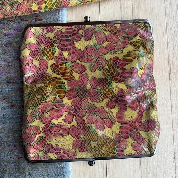 HOBO International Paulette slouchy shoulder bag wallet set yellow floral snake - Picture 12 of 12